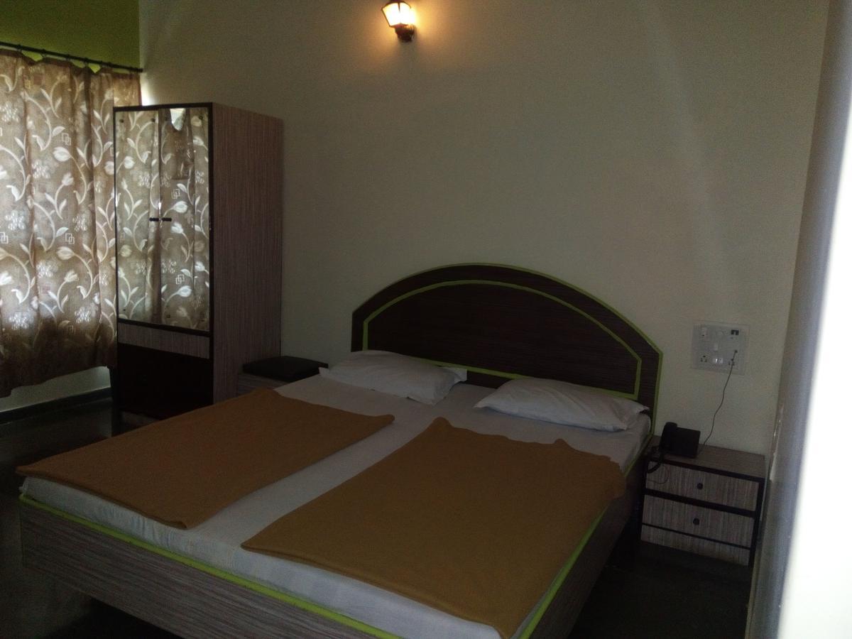 Hotel Guruji Alībāg Ngoại thất bức ảnh